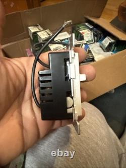 10 variateurs de diapositive incandescents Lightolier Sunrise Z600W BLANC Z600-W