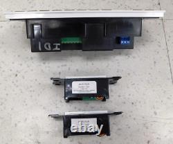 Contrôleur d'éclairage Leviton D4200 et deux stations distantes D42P4-RLW