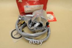 Interrupteur de variateur de lumière Hi Lo pour guidon droit NOS Honda CL90 35250-056-674 Interrupteur de variateur de lumière Hi Lo pour guidon droit NOS Honda CL90 35250-056-674