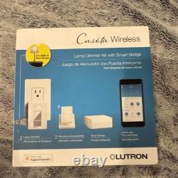 Kit de variateur de lampe sans fil Lutron Caseta avec pont intelligent et télécommandes P-BDG-PKG2P