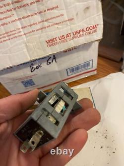 Un NOS Mopar 1969-1971 Plymouth Fury Chrysler Dimmer de lampe de panneau CORROSION